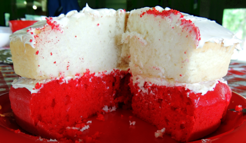 cake white red